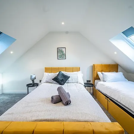 Apartment Modern 4-bedroom Townhouse In Gated Community Near Leeds Centre *